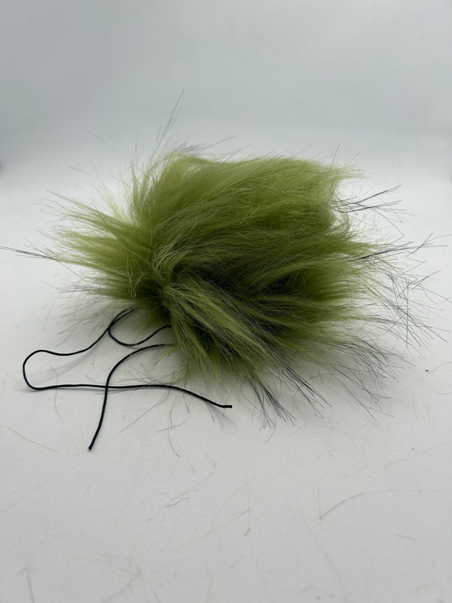 Chameleon - Faux Fur Pom Pom